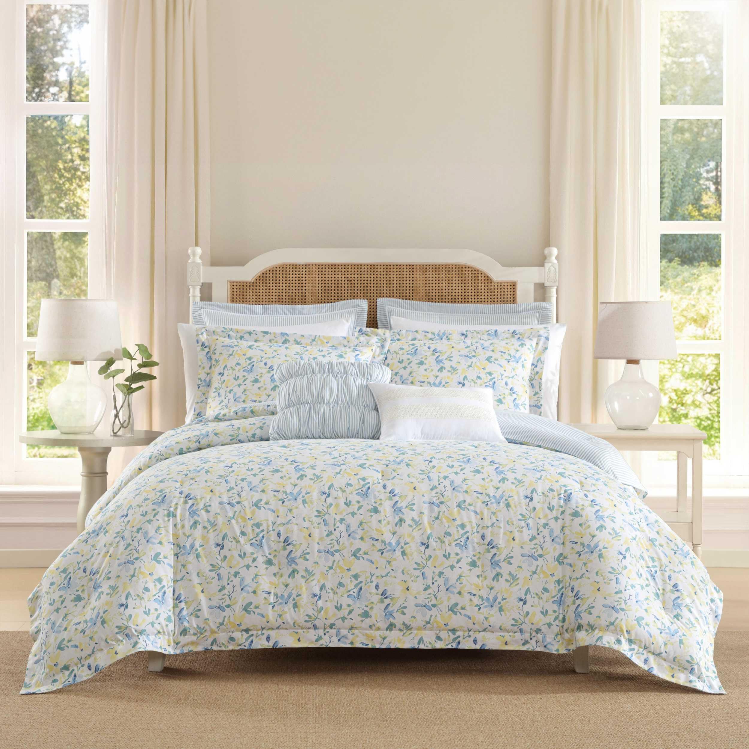 Laura Ashley Comforter Soft Reversible Bedding Set Queen Nora Blue/Yellow/Green/White  
Laura Ashley Comforter Queen Sof